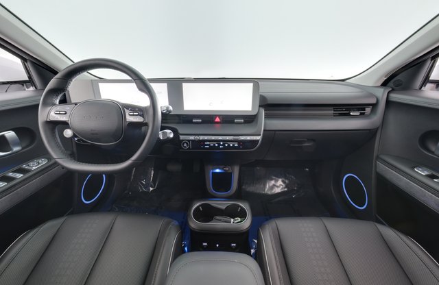 2023 Hyundai IONIQ 5 — photo 18 of 33