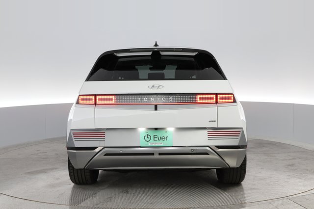 2023 Hyundai IONIQ 5 — photo 11 of 33