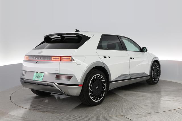 2023 Hyundai IONIQ 5 — photo 2 of 33