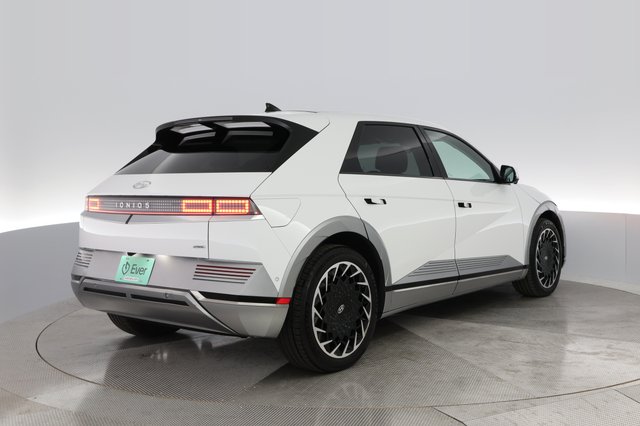 2023 Hyundai IONIQ 5 — photo 10 of 33