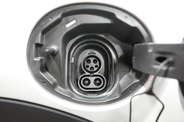 2024 MINI Cooper SE — photo 8 of 22