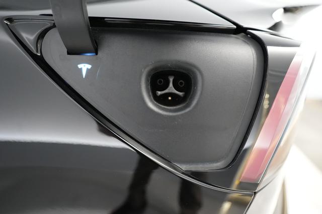2022 Tesla Model 3 — photo 8 of 24