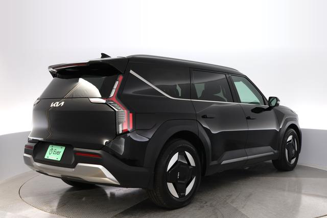 2024 Kia EV9 — photo 2 of 23