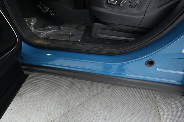 2023 Rivian R1T — photo 27 of 30