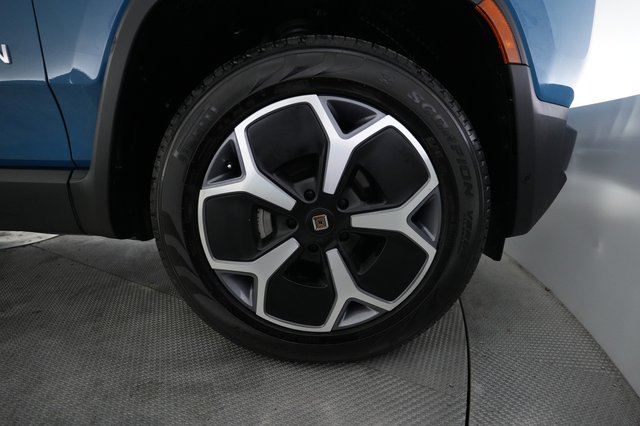 2023 Rivian R1T — photo 16 of 30