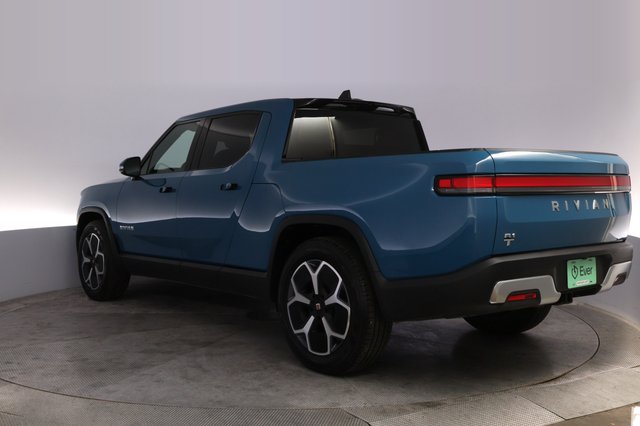 2023 Rivian R1T — photo 13 of 30