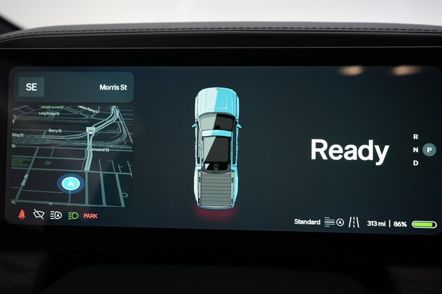2023 Rivian R1T — photo 20 of 30