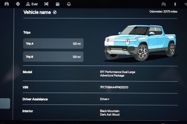 2023 Rivian R1T — photo 5 of 30