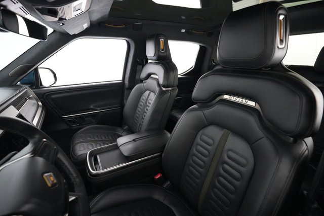 2023 Rivian R1T — photo 3 of 30