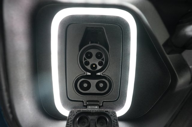 2023 Rivian R1T — photo 8 of 30