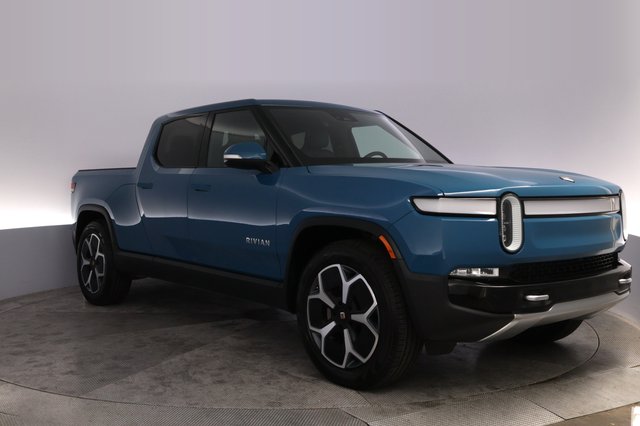 2023 Rivian R1T — photo 10 of 30