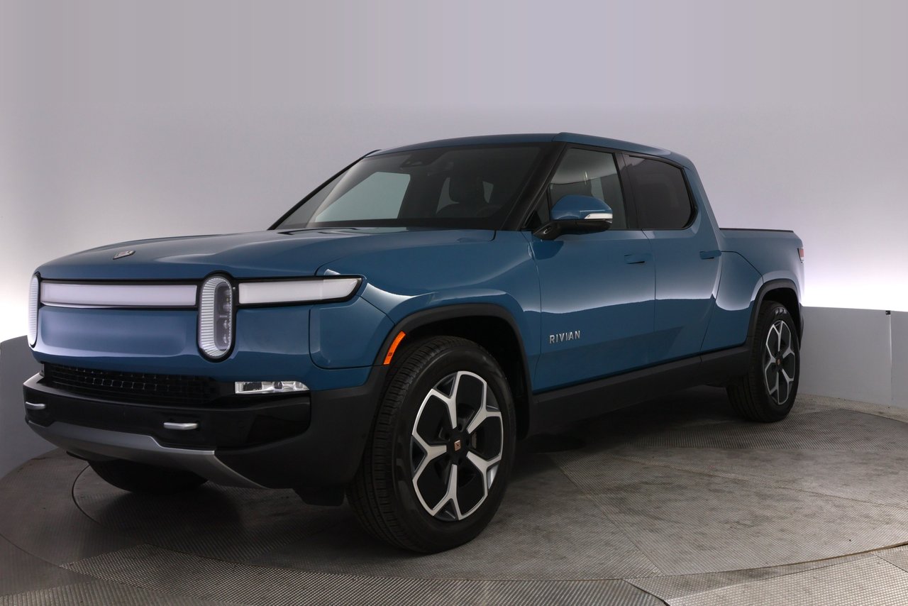 2023 Rivian R1T Driver+