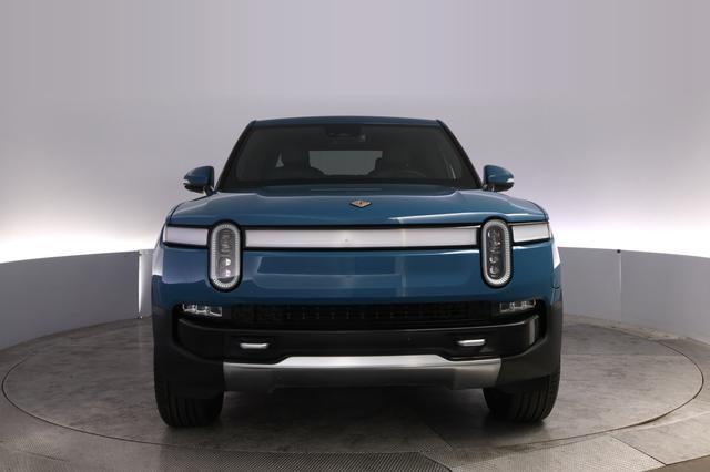 2023 Rivian R1T — photo 9 of 30