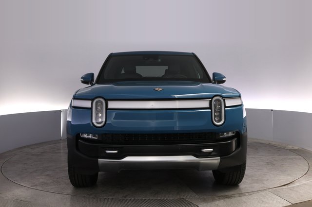2023 Rivian R1T — photo 9 of 30