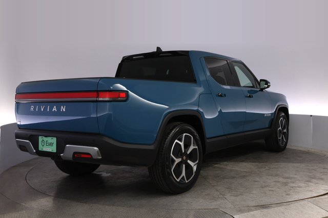 2023 Rivian R1T — photo 2 of 30