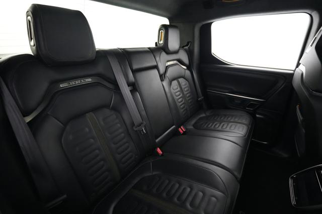 2023 Rivian R1T — photo 4 of 30