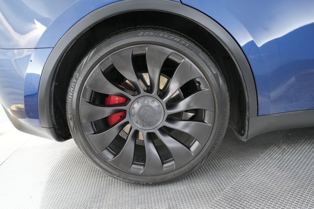 2022 Tesla Model Y — photo 7 of 23