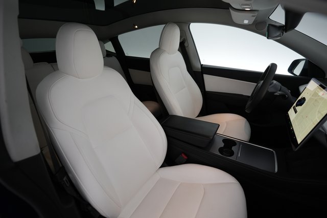 2022 Tesla Model Y — photo 18 of 23