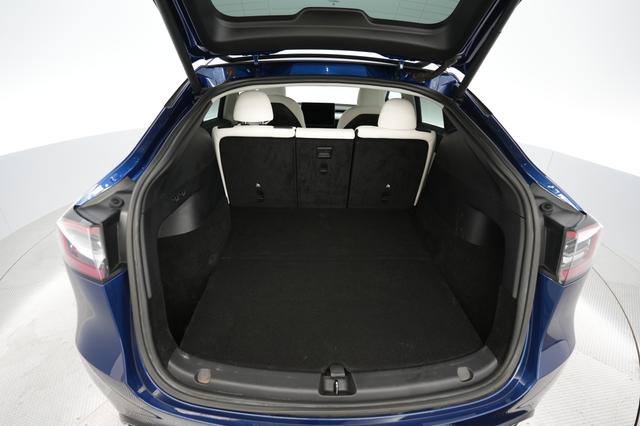 2022 Tesla Model Y — photo 6 of 23