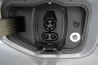 2022 Ford F-150 Lightning — photo 8 of 18
