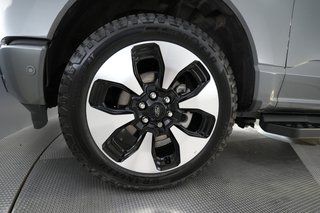 2022 Ford F-150 Lightning — photo 10 of 18