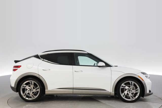 2023 Genesis GV60 — photo 10 of 19