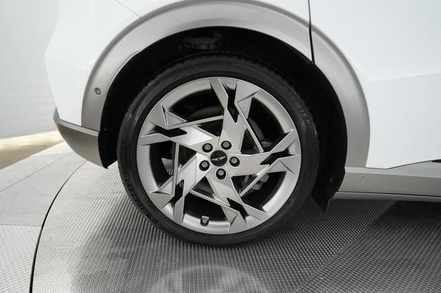 2023 Genesis GV60 — photo 7 of 19