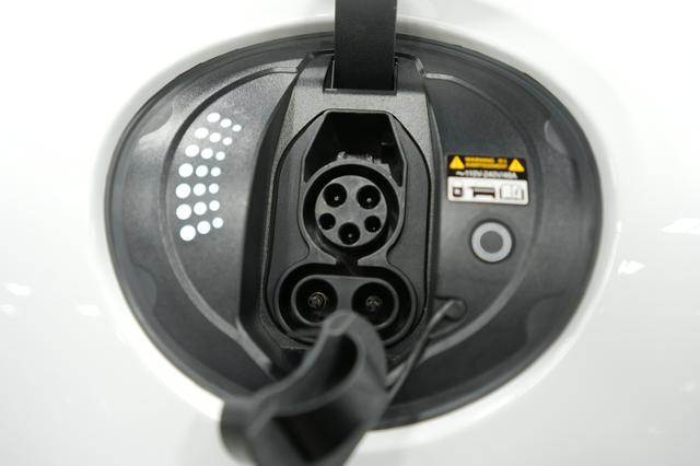 2023 Genesis GV60 — photo 8 of 19