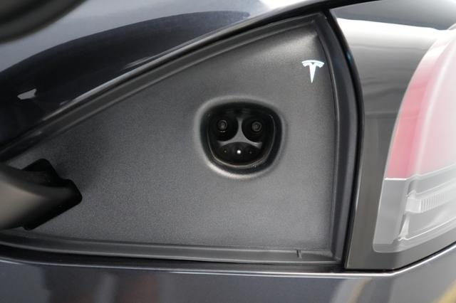 2024 Tesla Model S — photo 8 of 22