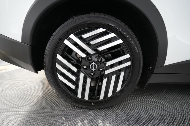 2026 Nissan LEAF — photo 15 of 24
