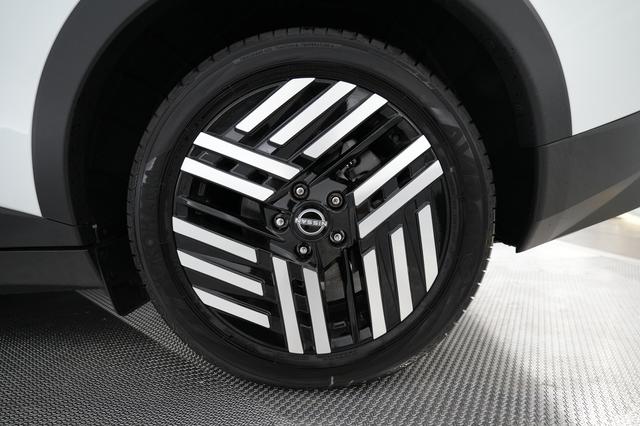 2026 Nissan LEAF — photo 7 of 24