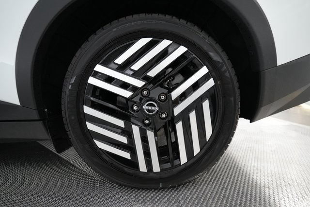 2026 Nissan LEAF — photo 7 of 24