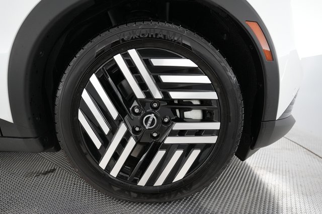 2026 Nissan LEAF — photo 14 of 24