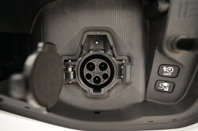 2026 Nissan LEAF — photo 8 of 24