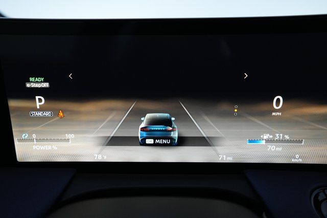 2026 Nissan LEAF — photo 5 of 24