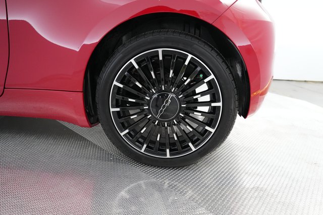 2024 Fiat 500e — photo 17 of 20