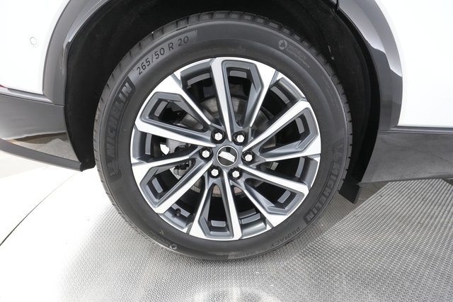 2024 Cadillac LYRIQ — photo 16 of 29