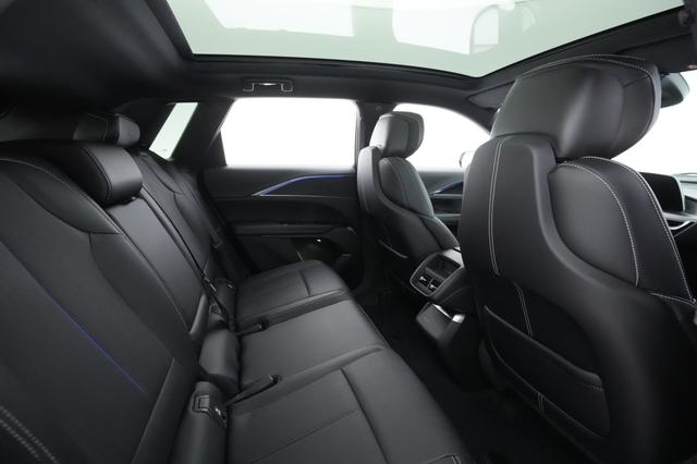 2024 Cadillac LYRIQ — photo 4 of 29