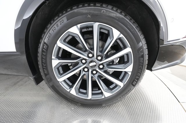 2024 Cadillac LYRIQ — photo 14 of 29