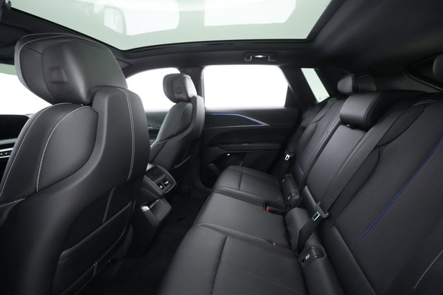 2024 Cadillac LYRIQ — photo 19 of 29