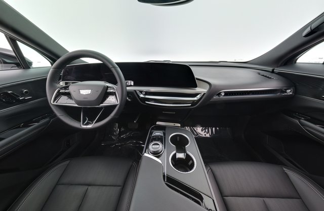2024 Cadillac LYRIQ — photo 17 of 29