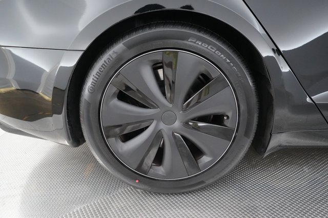 2023 Tesla Model S — photo 7 of 24