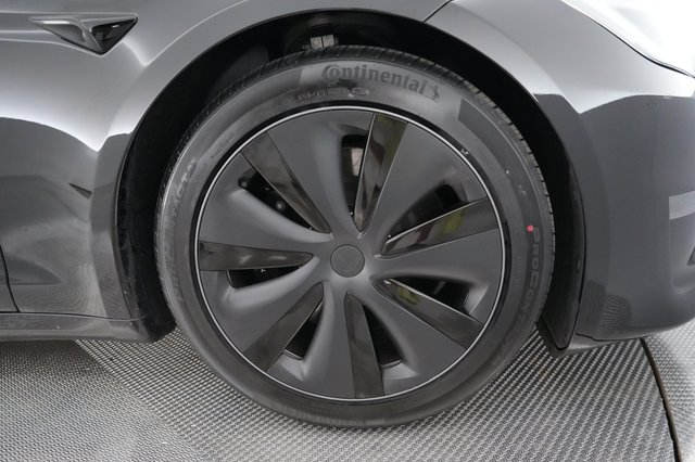2023 Tesla Model S — photo 15 of 24