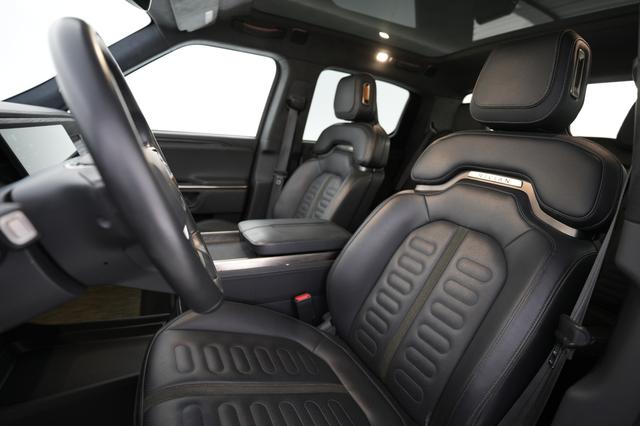 2022 Rivian R1T — photo 3 of 27