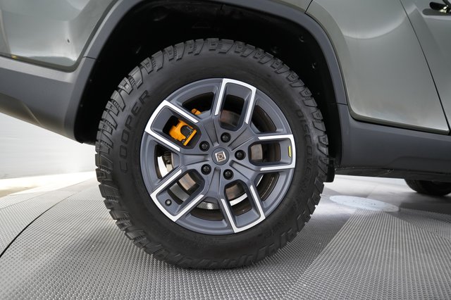 2022 Rivian R1T — photo 16 of 27