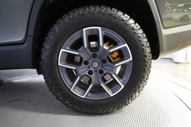 2022 Rivian R1T — photo 7 of 27