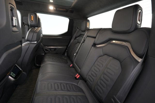 2022 Rivian R1T — photo 19 of 27