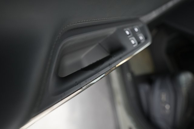 2022 Rivian R1T — photo 25 of 27