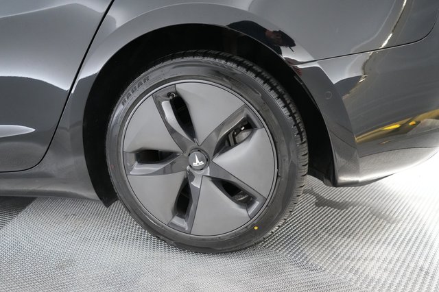 2018 Tesla Model 3 — photo 14 of 19