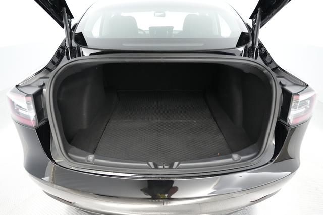 2018 Tesla Model 3 — photo 6 of 19